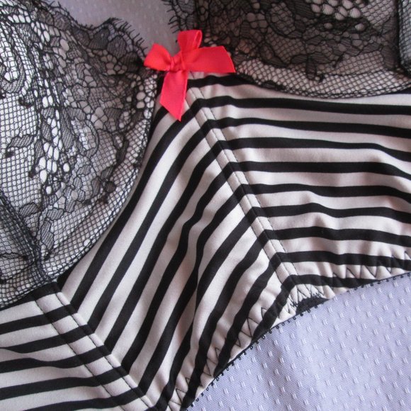 ππ€ VS VERY SEXY DEMI BUSTE β 32D - AND 3 PANTIES INCLUDED - BUNDLE - NWOT - Picture 7 of 16